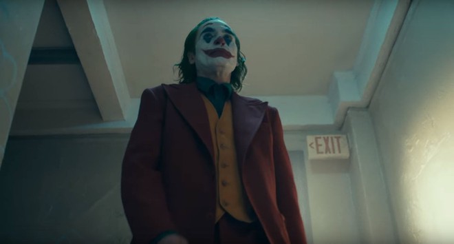 DC bất ngờ đánh úp fan bằng trailer Joker u ám lẫn điên loạn - Ảnh 8.