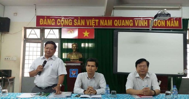  Thầy cũng kh&ocirc;ng biết trước tụi em sẽ diễn cảnh n&oacute;ng! - Ảnh 2.