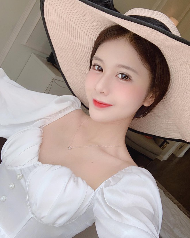 Xem hình selfie quen rồi, girl xinh bị đồn yêu thiếu gia Phan Hoàng bỗng là lạ trong ảnh bị tag - Ảnh 2.