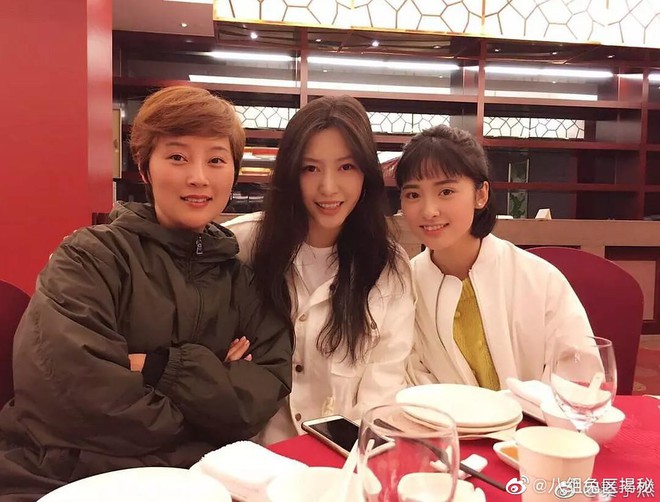 Quản l&yacute; xinh đẹp g&acirc;y b&atilde;o Weibo: Biến Thẩm Nguyệt th&agrave;nh nấm l&ugrave;n xấu x&iacute; với nhan sắc cực phẩm - Ảnh 3.