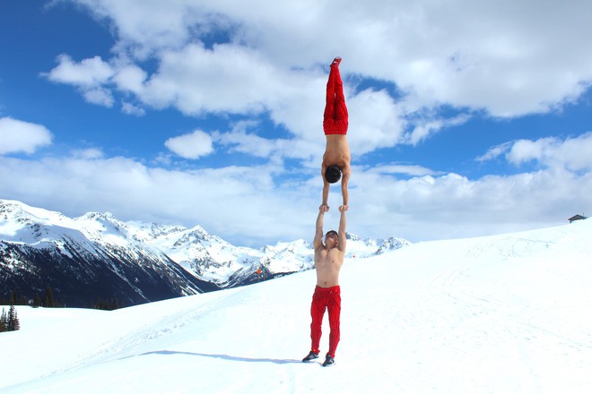 Anh em Quốc Cơ - Quốc Nghiệp diễn xiếc trên núi tuyết Canada, quyết tâm chinh phục cái lạnh -10 độ C - Ảnh 5.