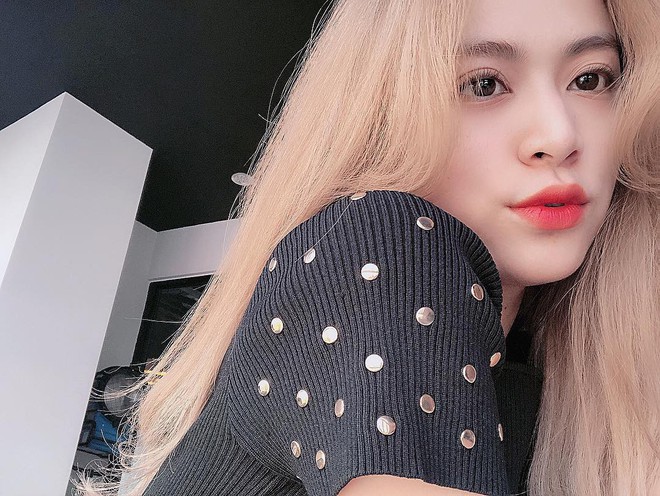 C&ocirc;ng thức makeup thường ng&agrave;y của Ho&agrave;ng Th&ugrave;y Linh sẽ gi&uacute;p bạn h&igrave;nh dung thế n&agrave;o l&agrave; &ldquo;đẹp rạng ngời m&agrave; kh&ocirc;ng ch&oacute;i l&oacute;a&rdquo;  - Ảnh 3.