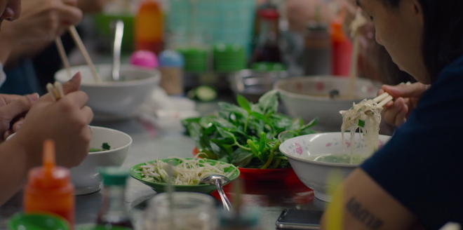 Hoang mang thông điệp về ẩm thực đường phố Việt Nam của Netflix: Phở không phải là món nước? - Ảnh 11.