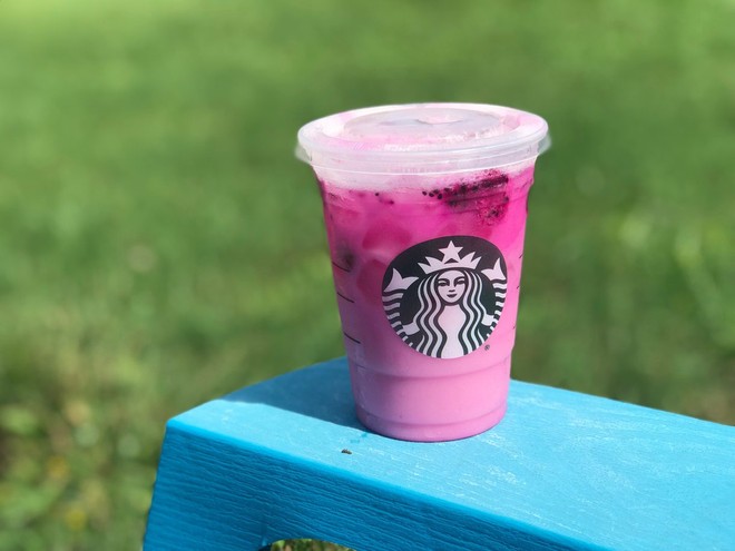 Starbucks ra mắt đồ uống mới màu hồng siêu bánh bèo, kết hợp những trái cây được rất nhiều người thích - Ảnh 3.