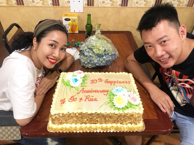 Mẹ 3 con Ốc Thanh V&acirc;n mặc v&aacute;y cưới vẫn trẻ trung, kỷ niệm 11 năm ng&agrave;y l&ecirc;n xe hoa - Ảnh 7.