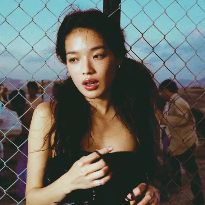 Bộ ảnh tuổi đời 18 năm đầy sexy v&agrave; hồi tưởng của Thư Kỳ v&agrave; Ng&ocirc; Ngạn Tổ g&acirc;y sốt: HongKong1 l&agrave; đ&acirc;y chứ đ&acirc;u! - Ảnh 1.