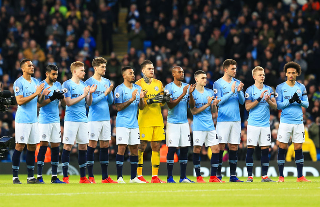 Hạ gục Cardiff, Man City đ&ograve;i lại ng&ocirc;i đầu Ngoại hạng Anh từ tay Liverpool - Ảnh 2.