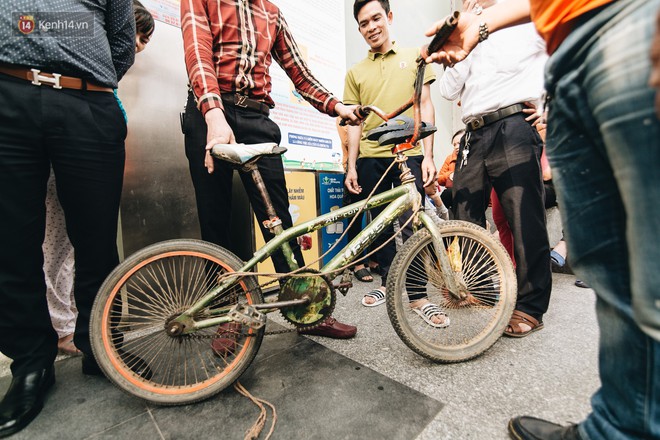 103 triệu đồng cho đôi dép khét lẹt và chiếc xe đạp vượt 103 km của cậu bé Sơn La: Sự tử tế của những người xa lạ - Ảnh 2.
