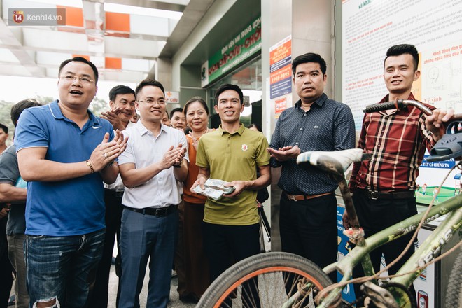 103 triệu đồng cho đôi dép khét lẹt và chiếc xe đạp vượt 103 km của cậu bé Sơn La: Sự tử tế của những người xa lạ - Ảnh 6.