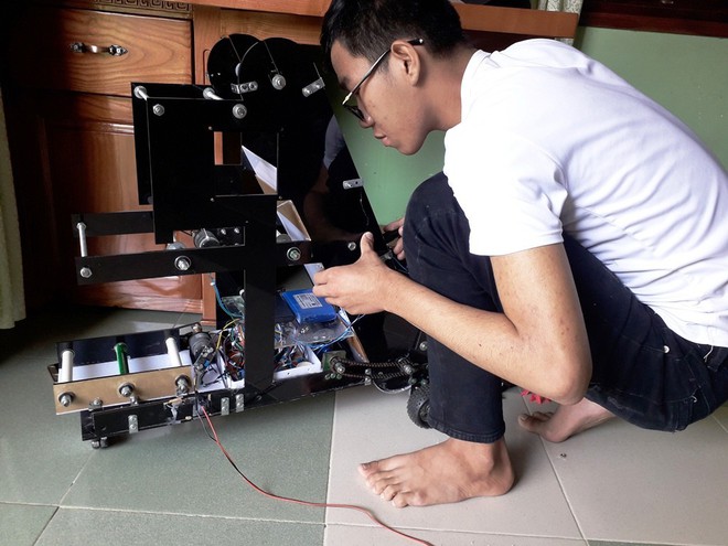 Hai học sinh cấp 3 chế tạo thành công máy thu gom nông sản tự động - Ảnh 5.