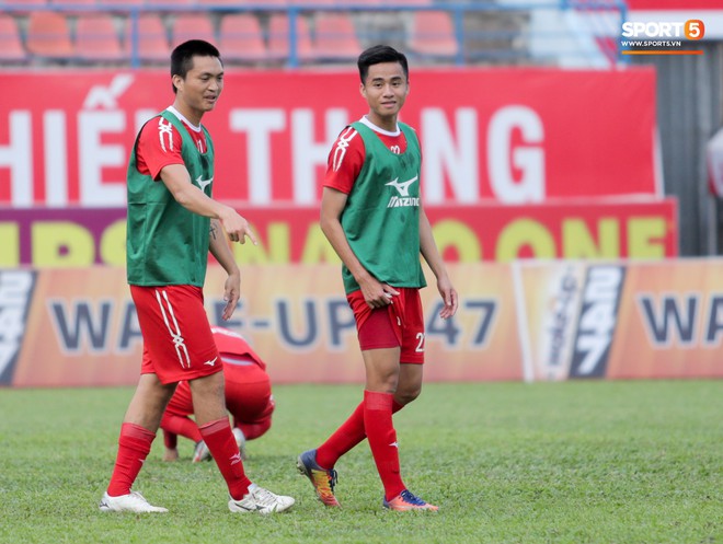 Tuấn Anh thể hiện tố chất thủ lĩnh ở HAGL, vui buồn lẫn lộn ng&agrave;y trở lại đất dữ Lạch Tray - Ảnh 10.