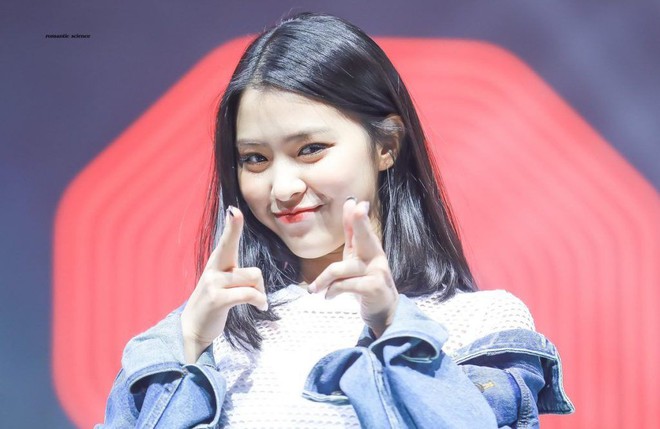 D&agrave;n idol nữ sinh năm 2001 đang l&agrave;m khuynh đảo Kpop: T&agrave;i năng v&agrave; nhan sắc qu&aacute; đỉnh nhưng Big3 chỉ c&oacute; 1 đại diện - Ảnh 2.