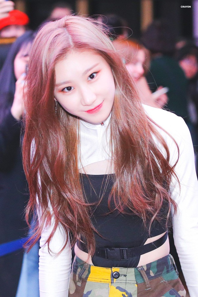 D&agrave;n idol nữ sinh năm 2001 đang l&agrave;m khuynh đảo Kpop: T&agrave;i năng v&agrave; nhan sắc qu&aacute; đỉnh nhưng Big3 chỉ c&oacute; 1 đại diện - Ảnh 7.