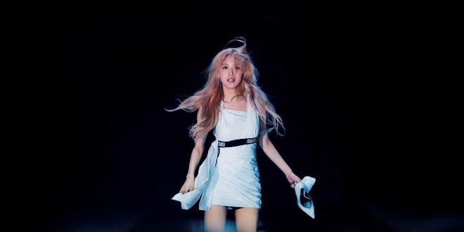 Thuyết âm mưu li kì như phim kinh dị ở MV “Kill This Love”: Song trùng giống Us nhập vào Black Pink? - Ảnh 18.