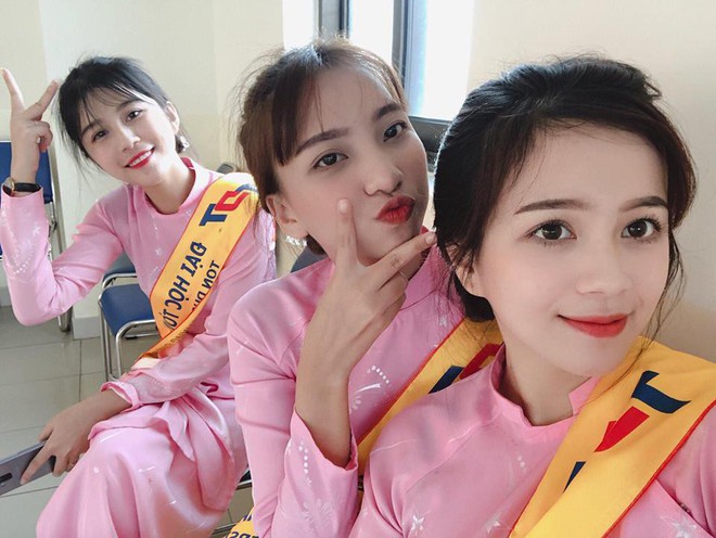 Chọn áo dài hồng làm đồng phục, nữ sinh trường Đại học này đang gây sốt bởi vì quá duyên dáng! - Ảnh 13.