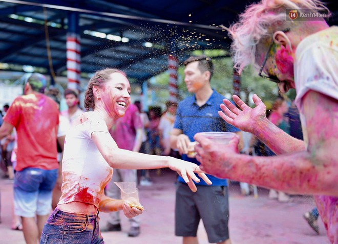 Rực rỡ lễ hội ném màu Ấn Độ Holi tại Hà Nội - Ảnh 7.