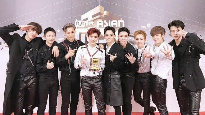 Hành trình 7 năm của EXO: Từ những tân binh hát hội chợ với cát-sê bao gạo đến ông hoàng album toả sáng rực rỡ - Ảnh 17.