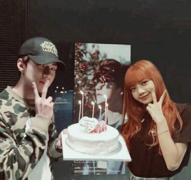 Tr&igrave;nh độ c&ocirc;ng nghệ shipper ng&agrave;y c&agrave;ng khủng, Sehun (EXO) v&agrave; Lisa (BLACKPINK) tr&ocirc;ng như đang hẹn h&ograve; thật - Ảnh 13.