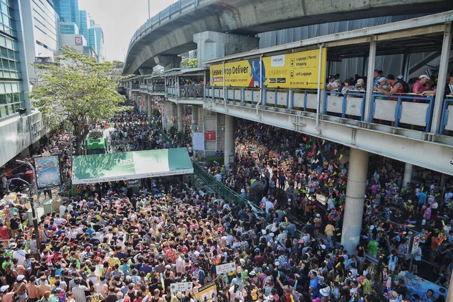 Thêm một địa điểm nổi tiếng ở Bangkok chính thức bị hạn chế vui chơi trong dịp Songkran, dân tình nháo nhác không biết trôi đi đâu - Ảnh 3.