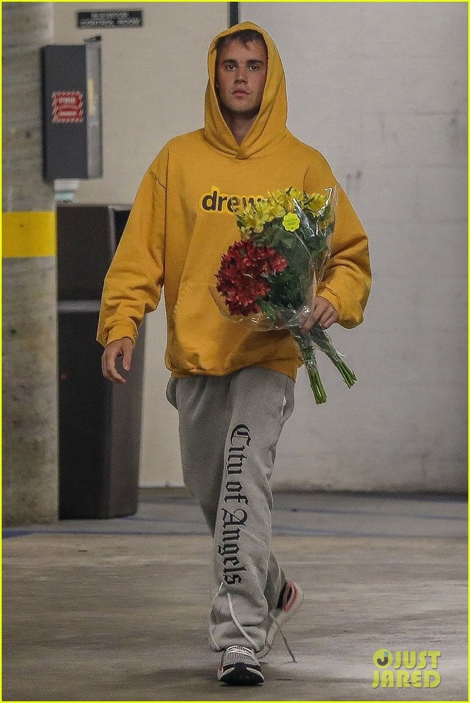 Thanh niên cuồng vợ Justin Bieber lại khiến dân tình quắn quéo vì quá “sến”: Hết mua hoa lại đến làm thơ tình tặng bà xã - Ảnh 1.