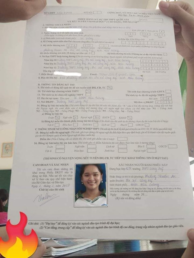 Đẳng cấp bày trò thượng thừa của học sinh: Tưởng là tờ hồ sơ thông thường, nhìn thấy hậu trường ai cũng ngã ngửa - Ảnh 1.