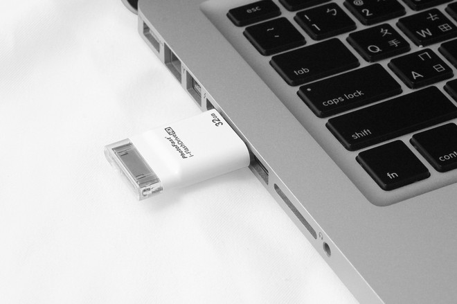 Rút USB đột ngột khỏi máy tính là vô hại, Microsoft đã chính thức xác nhận - Ảnh 1.