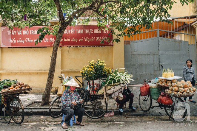 Tháng 4 về, Hà Nội lại dịu dàng những gánh loa kèn trắng tinh khôi, thơm nồng nàn khắp các góc phố - Ảnh 10.