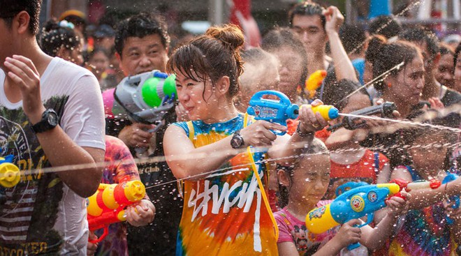 Thêm một địa điểm nổi tiếng ở Bangkok chính thức bị hạn chế vui chơi trong dịp Songkran, dân tình nháo nhác không biết trôi đi đâu - Ảnh 1.