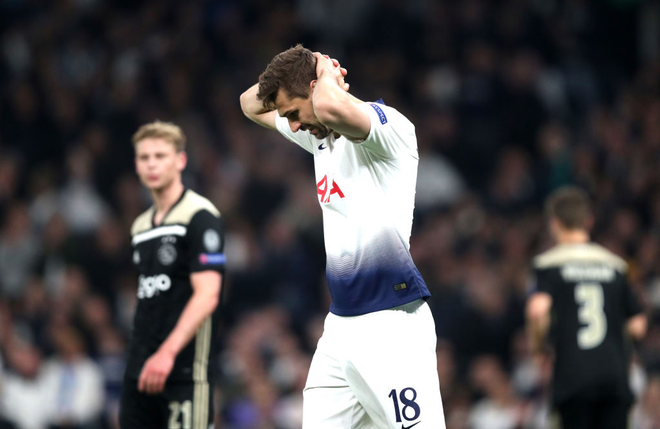 Fan Tottenham thất vọng cùng cực sau trận bán kết lượt đi, thỉnh cầu người hùng Son Heung-min trở lại để gánh team - Ảnh 1.