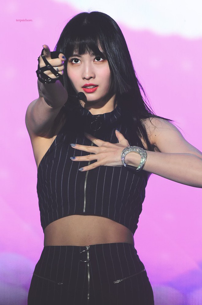 Đẳng cấp như Momo (TWICE): Gặp sự cố suýt lộ hàng nhưng vẫn bình tĩnh diễn tập xuất sắc! - Ảnh 3.