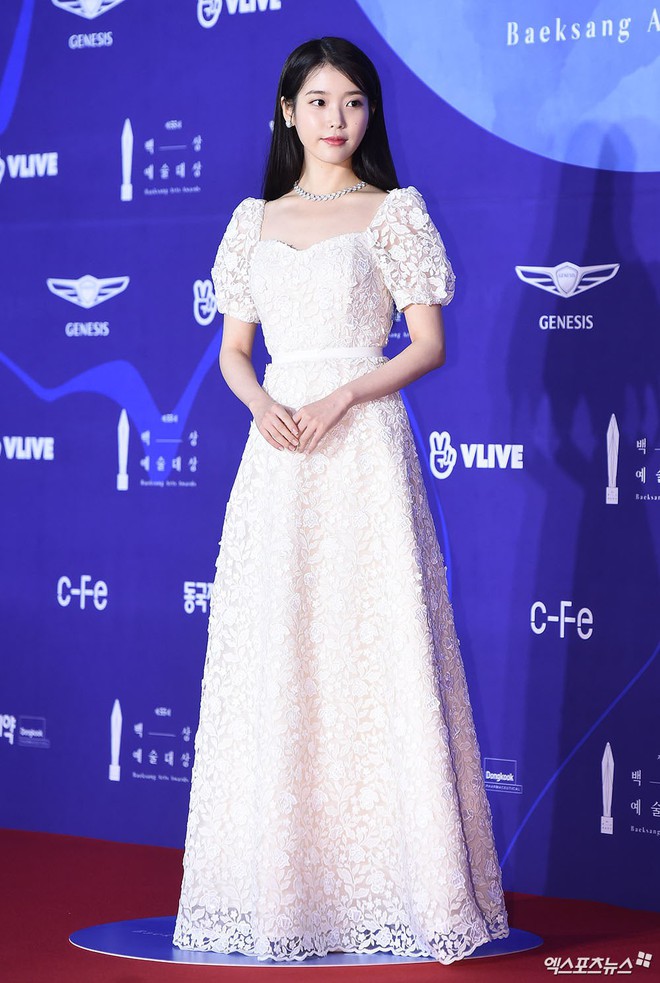 Siêu thảm đỏ khủng nhất lịch sử Baeksang: Suzy và IU xuất thần với đầm công chúa, Hyun Bin dẫn đầu 50 sao Hàn quyền lực - Ảnh 9.