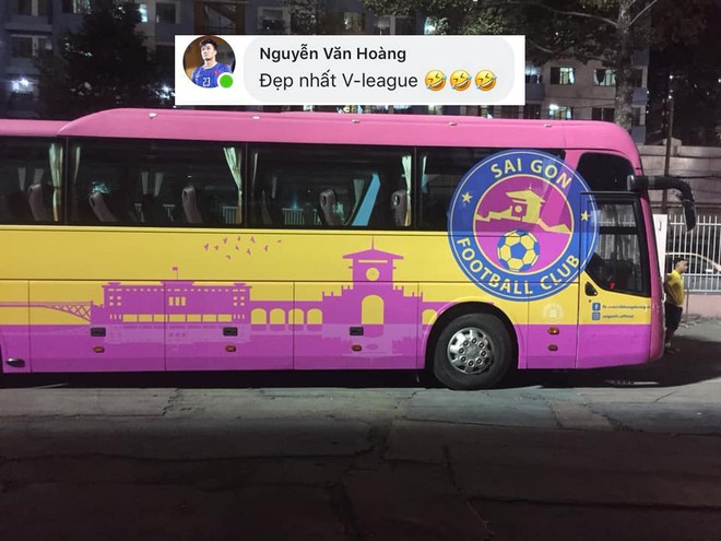 Thủ môn Văn Hoàng khẳng định xe buýt của Sài Gòn FC đẹp nhất V.League nhưng sự thật thì sao - Ảnh 1.