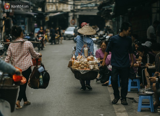 Chiều chiều đảo vài vòng giữa phố xá Hà Nội mà ngỡ như cuối Đông - Tết sắp về - Ảnh 14.