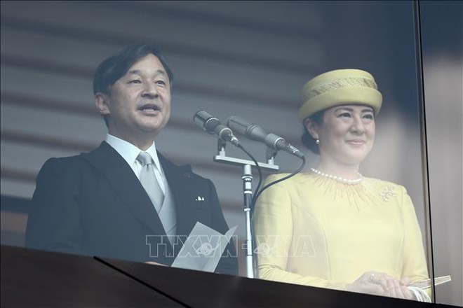 Nhật Bản ra mắt đồng xu kỷ niệm sự kiện Nhật hoàng Naruhito đăng quang  - Ảnh 1.