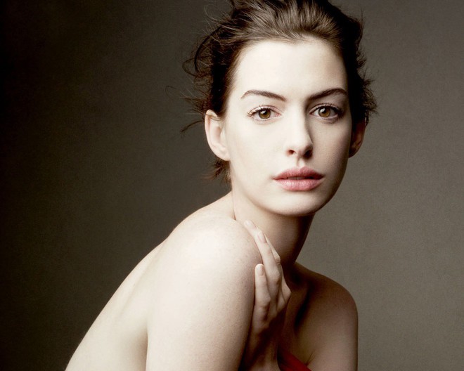Nhìn lại vẻ đẹp nữ thần của công chúa Anne Hathaway trên màn ảnh - Ảnh 23.