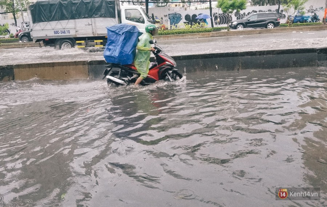 TP. HCM: Chính thức thuê siêu máy bơm chống ngập giá hơn 14,2 tỉ đồng, không đạt thì không trả phí - Ảnh 1.