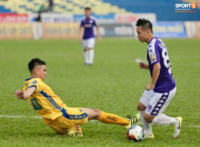 HLV trưởng Hà Nội FC: Thẻ đỏ của Đình Trọng là quá nặng - Ảnh 4.