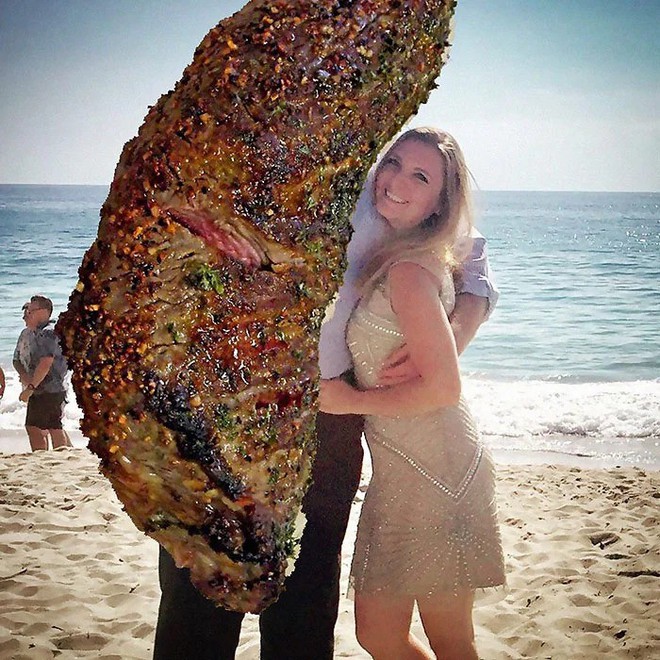 Chia tay nhưng kh&ocirc;ng muốn x&oacute;a ảnh, b&agrave; chị b&aacute; đạo đ&atilde; che mặt t&igrave;nh cũ bằng thứ m&igrave;nh y&ecirc;u th&iacute;ch nhất - Ảnh 2.