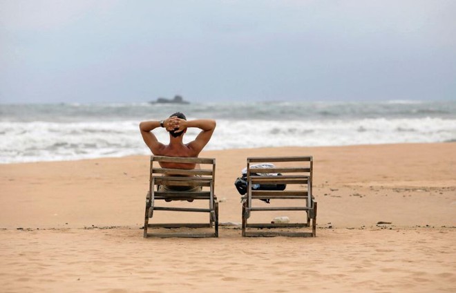  Sri Lanka: Khách sạn trống phòng, bãi biển đìu hiu sau vụ đánh bom  - Ảnh 1.