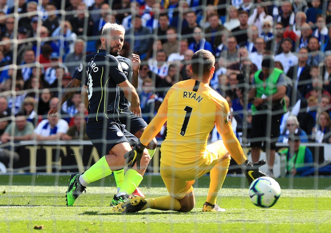 Brighton 1-4 Man City: Thắng đậm lượt trận cuối, Man City chính thức giành chức vô địch Ngoại hạng Anh 2018/2019 - Ảnh 2.