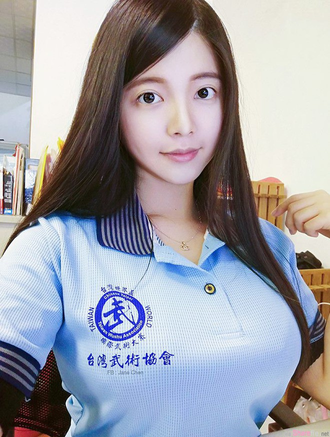Cô nàng ngủ gật trên tàu vẫn xinh như mộng khiến cư dân mạng truy lùng nhưng gia thế khủng mới là điều gây chú ý nhất - Ảnh 5. Cô nàng ngủ gật trên tàu vẫn xinh như mộng khiến cư dân mạng truy lùng nhưng gia thế khủng mới là điều gây chú ý nhất - Ảnh 5.