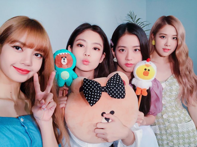 BLACKPINK vượt Ariana Grande để lập thành tích tốt nhất 2019 trên YouTube, BTS có thứ hạng bất ngờ - Ảnh 1.