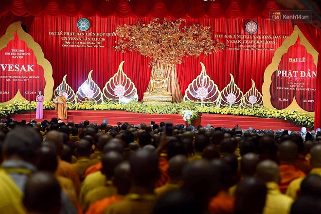Ảnh: Hàng vạn người đổ về khai mạc đại lễ Phật đản 2019 tại Chùa Tam Chúc - Ảnh 6.