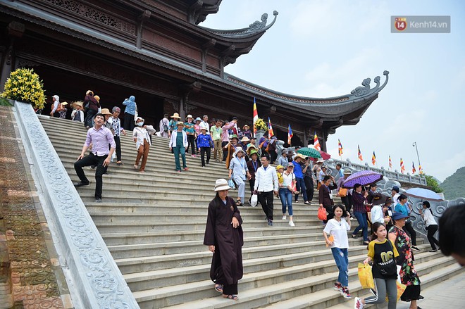 Ảnh: Hàng vạn người đổ về khai mạc đại lễ Phật đản 2019 tại Chùa Tam Chúc - Ảnh 11.