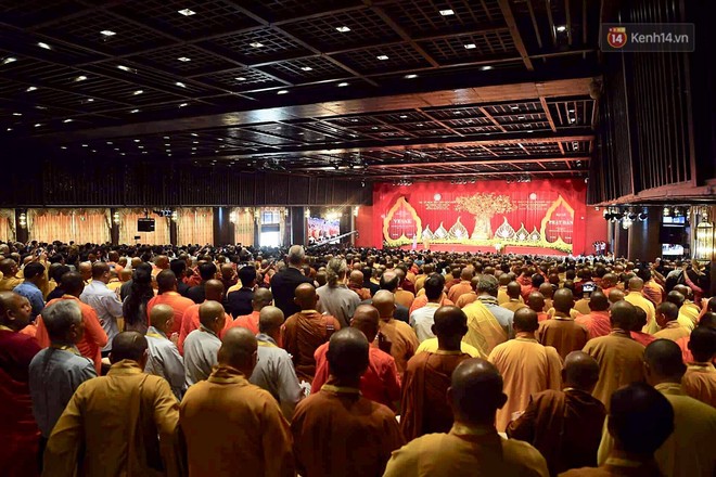 Ảnh: Hàng vạn người đổ về khai mạc đại lễ Phật đản 2019 tại Chùa Tam Chúc - Ảnh 7.