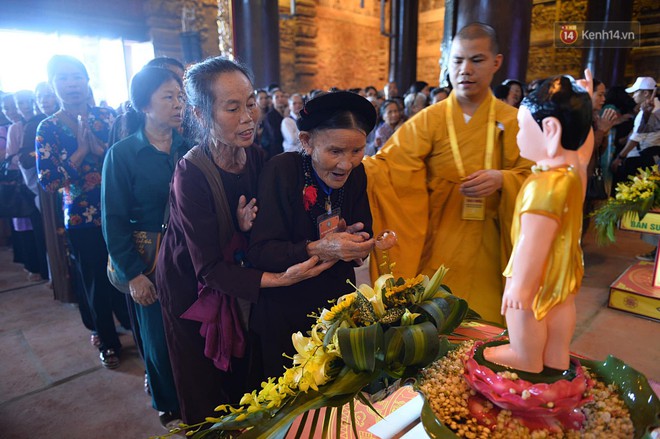 Ảnh: Hàng vạn người đổ về khai mạc đại lễ Phật đản 2019 tại Chùa Tam Chúc - Ảnh 15.