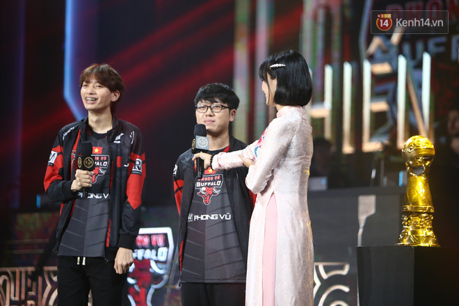 Phong Vũ Buffalo đánh bại G2 Esports: CĐV quốc tế phát cuồng, fan Việt có thêm những người con xa xứ - Ảnh 2.