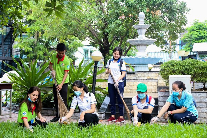 Một trường ĐH tại TP.HCM cấm sinh viên dùng ống hút và ly nhựa - Ảnh 1.