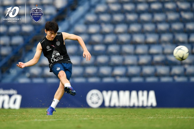 Xuân Trường tích cực tập sút phạt, chờ lập siêu phẩm tiếp theo cho Buriram United  - Ảnh 2.