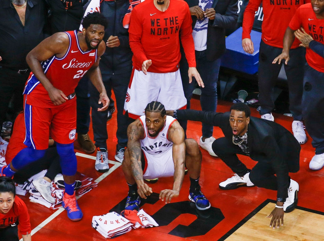 Khoảnh khắc lịch sử NBA: Cú buzzer-beater thần thánh dội vành rổ 4 lần rồi khiến cả nhà thi đấu từ hồi hộp nghẹt thở đến nổ tung - Ảnh 5.